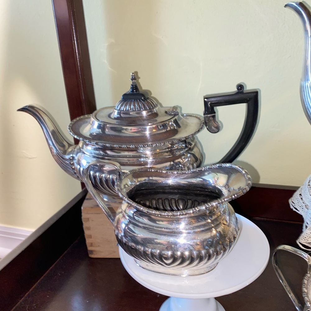 Antique 4 Piece Sheffield Silver Plated Tea &Coffee Pots Creamer and Sugar - Picture 2 of 9